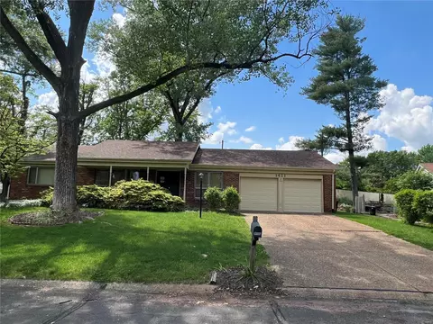 1411 Sunview Dr, Saint Louis, MO 63146