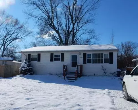 1230 Trampe Ave, Saint Louis, MO 63138