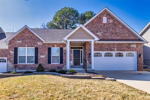 5254 Hollow Wood Ct, Saint Louis, MO 63128