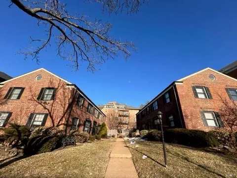 35 Topton Way #2W, Saint Louis, MO 63105