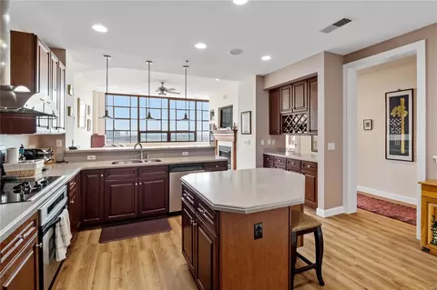 400 S 14th St #1208, Saint Louis, MO 63103