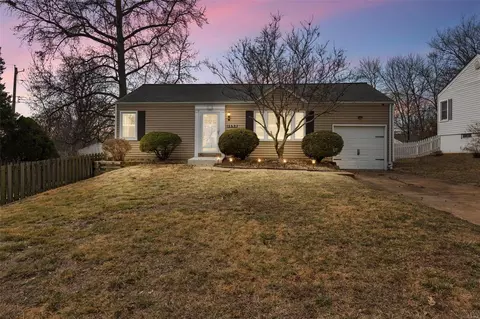 1653 Crabapple Ln, Saint Louis, MO 63119