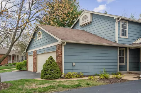 3065 Autumn Shores Dr, Maryland Heights, MO 63043