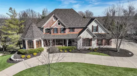 1026 Savonne Ct, Chesterfield, MO 63005