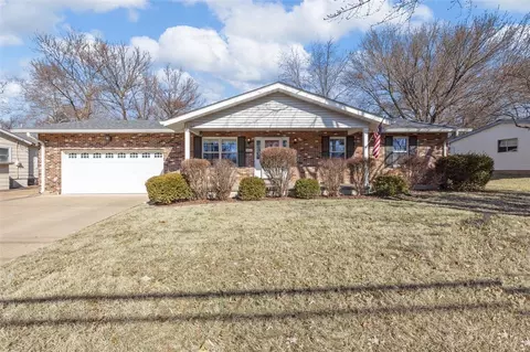 11469 Essex Ave, Maryland Heights, MO 63043