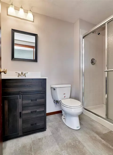 Bath - 1212 Arbor Trails Ct, Ballwin, MO 63021 photo 5 of 5