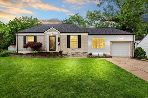 4801 Hershey Dr, Saint Louis, MO 63123