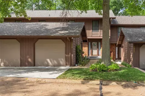 1929 Meadowtree Ln, Saint Louis, MO 63122