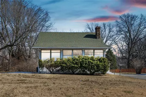 3526 Brown Rd, Saint Louis, MO 63114