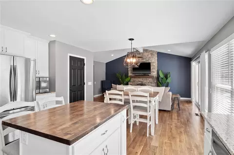 Kitchen - 837 Woodruff Dr, Ballwin, MO 63011 photo 2 of 9