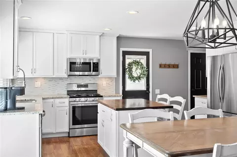 Kitchen - 837 Woodruff Dr, Ballwin, MO 63011 photo 1 of 9