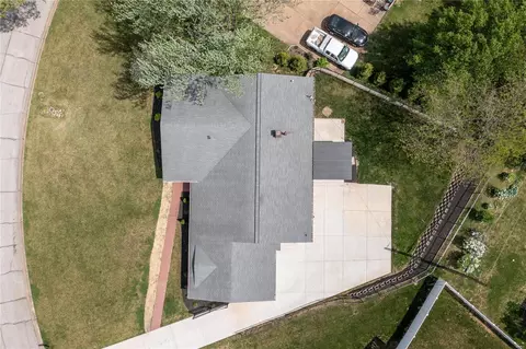 Exterior - 837 Woodruff Dr, Ballwin, MO 63011 photo 6 of 10