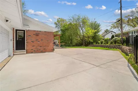 Exterior - 837 Woodruff Dr, Ballwin, MO 63011 photo 4 of 10