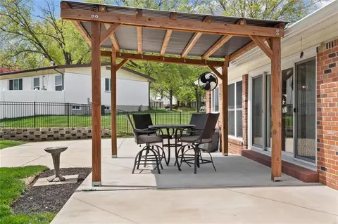 Exterior - 837 Woodruff Dr, Ballwin, MO 63011 photo 8 of 10