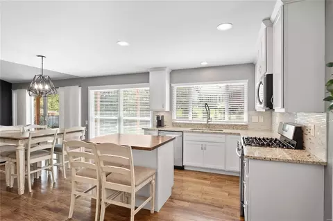 Kitchen - 837 Woodruff Dr, Ballwin, MO 63011 photo 7 of 9