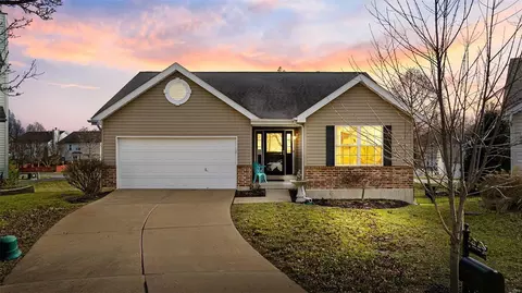 612 Midland Dr, O'fallon, MO 63366