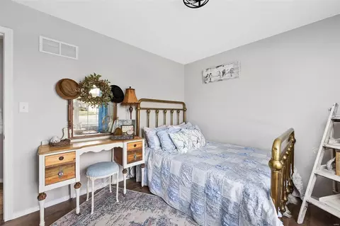 Bedroom - 612 Midland Dr, O'fallon, MO 63366 photo 3 of 7