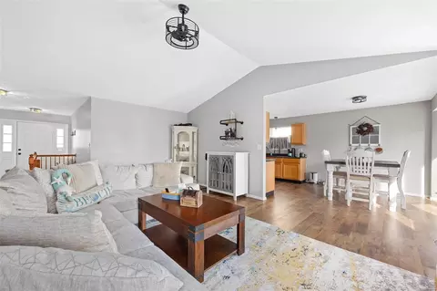 Living - 612 Midland Dr, O'fallon, MO 63366 photo 2 of 5