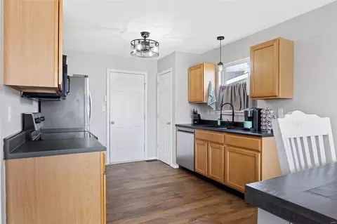 Kitchen - 612 Midland Dr, O'fallon, MO 63366 photo 2 of 3