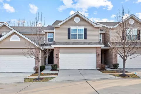 35 Loris Ln, Saint Charles, MO 63303