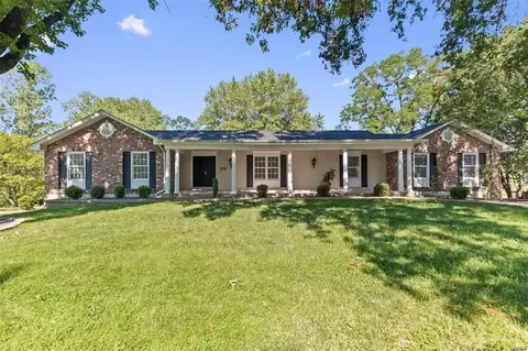 170 Lighthorse Dr, Chesterfield, MO 63017