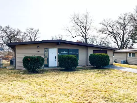 790 Saint Anthony Ln, Florissant, MO 63033