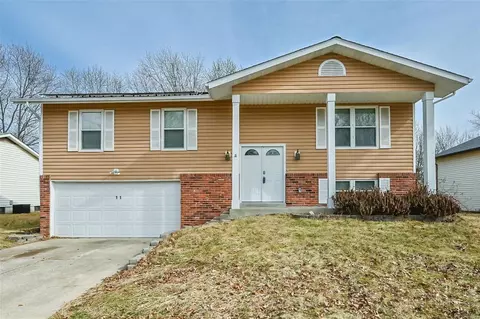 11 El Perro Dr, Saint Peters, MO 63376