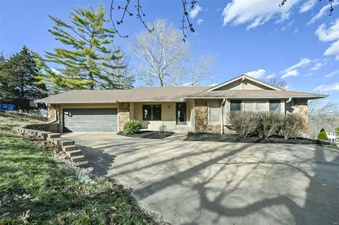 275 Old Sulphur Spring Rd, Manchester, MO 63021
