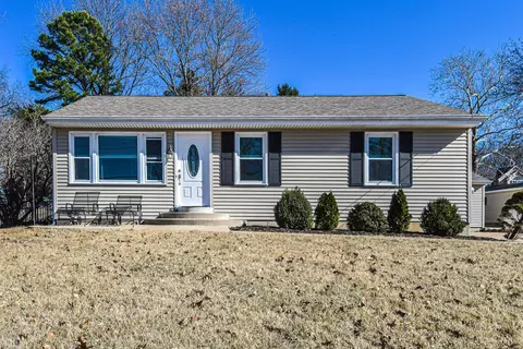 510 Hanna Rd, Manchester, MO 63021