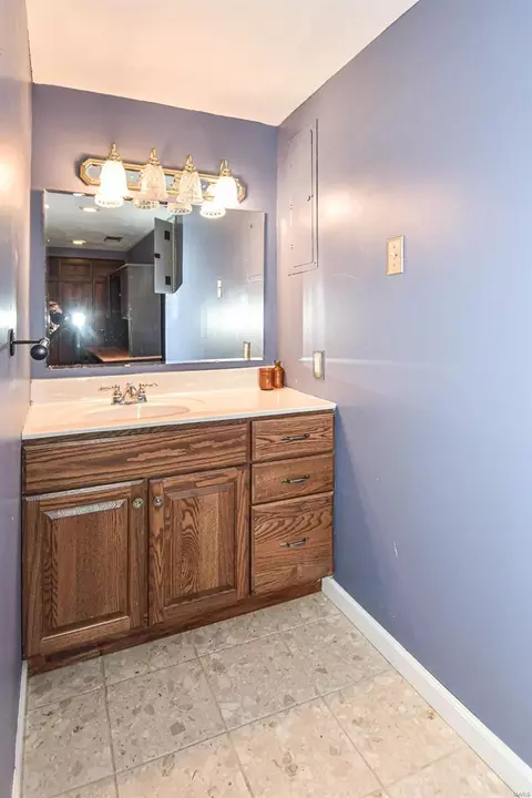 Bath - 510 Hanna Rd, Manchester, MO 63021 photo 3 of 3