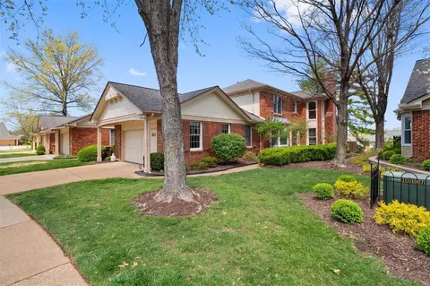 313 Morristown Ct, Chesterfield, MO 63017