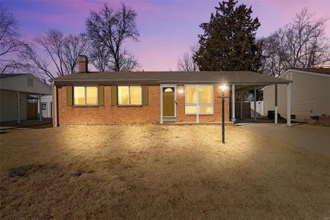 2845 Sugar Tree Ln, Maryland Heights, MO 63043