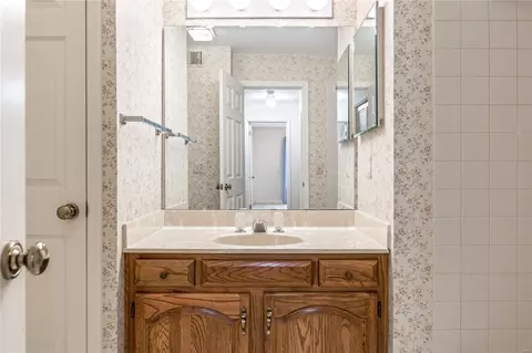 Bath - 200 Ambridge Ct #203, Chesterfield, MO 63017 photo 4 of 5