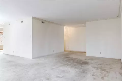 Living - 200 Ambridge Ct #203, Chesterfield, MO 63017 photo 3 of 4