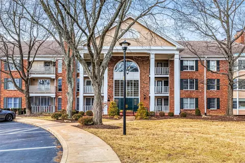 200 Ambridge Ct #203, Chesterfield, MO 63017