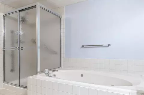 Bath - 200 Ambridge Ct #203, Chesterfield, MO 63017 photo 2 of 5