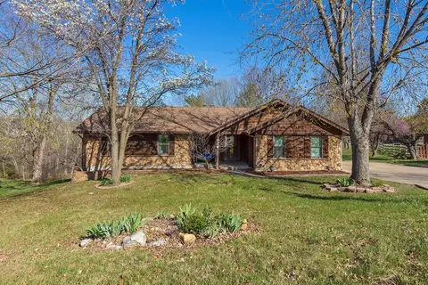 518 Deepwater Ct, Saint Charles, MO 63303