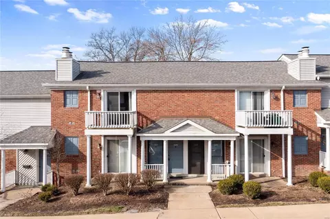 1429 Peacock Ln, Brentwood, MO 63144