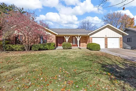 12877 Castleton Ct, Creve Coeur, MO 63141