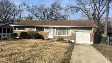 9939 Duke Dr, Saint Louis, MO 63136