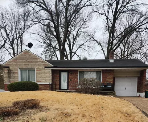 9239 Astoria Dr, Saint Louis, MO 63137