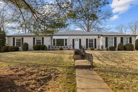 8901 Rock Forest Dr, Saint Louis, MO 63123
