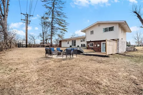 Exterior - 700 Rockhurst Dr, Manchester, MO 63021 photo 7 of 10