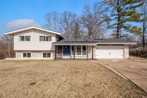 700 Rockhurst Dr, Manchester, MO 63021