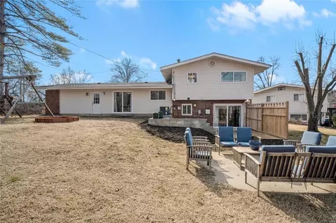 Exterior - 700 Rockhurst Dr, Manchester, MO 63021 photo 6 of 10