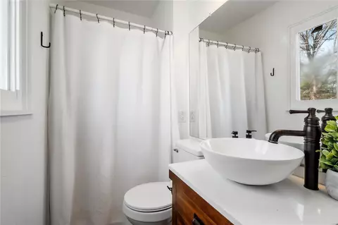 Bath - 700 Rockhurst Dr, Manchester, MO 63021 photo 1 of 3