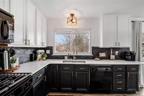 Kitchen - 700 Rockhurst Dr, Manchester, MO 63021 photo 4 of 5