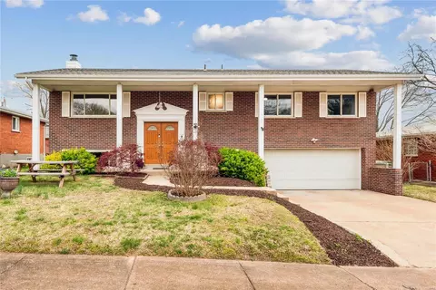 724 Henlin Dr, Saint Louis, MO 63123