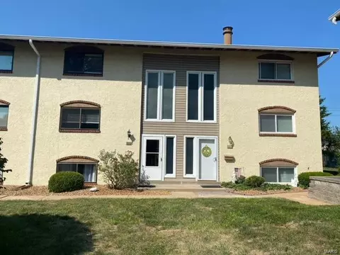 131 Carmel Woods Dr, Ellisville, MO 63021