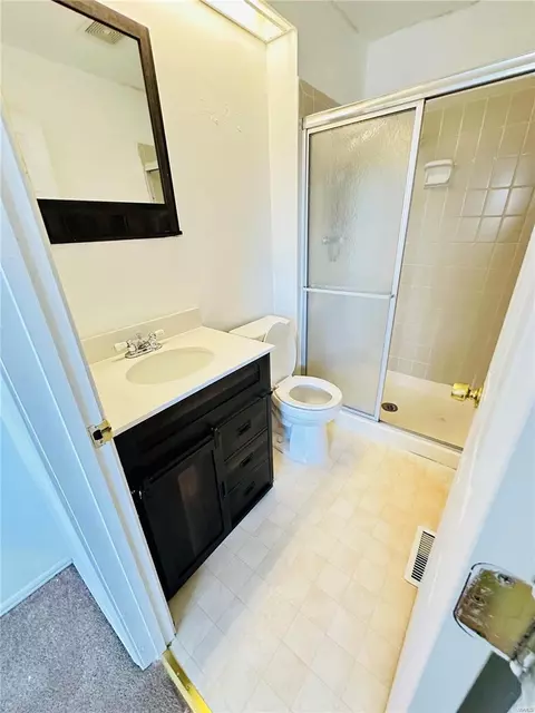 Bath - 131 Carmel Woods Dr, Ellisville, MO 63021 photo 1 of 2